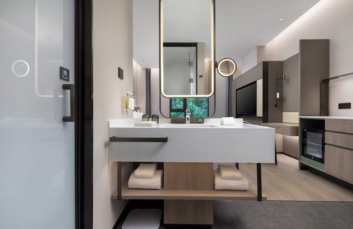Downtown Shanghai Hotel | Holiday Inn Hotel & Suites Shanghai Changfeng by IHG