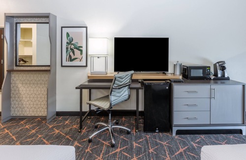 South Tulsa Hotel | Holiday Inn Hotel & Suites Tulsa South by IHG