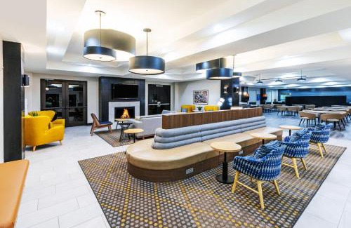 South Tulsa Hotel | Holiday Inn Hotel & Suites Tulsa South by IHG