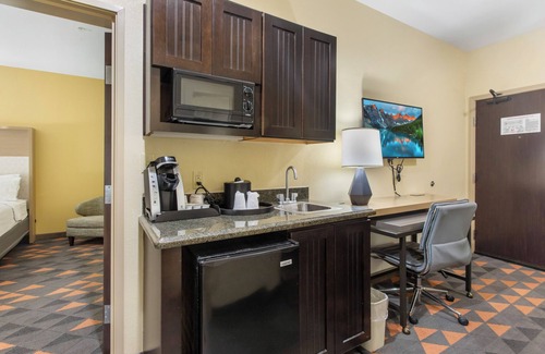 Bellmead Hotel | Holiday Inn Hotel & Suites Waco Northwest by IHG