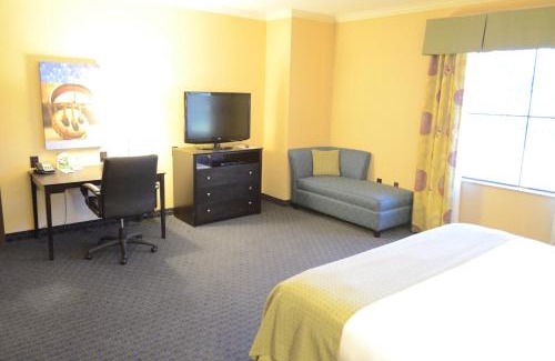 Channelview Hotel | Holiday Inn Houston East-Channelview by IHG