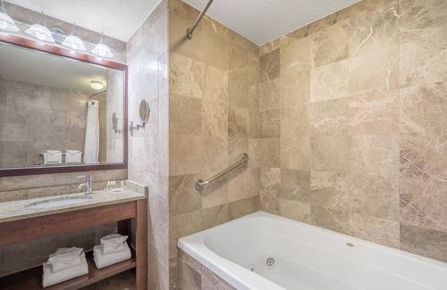 Hyannis Hotel | Holiday Inn Hyannis by IHG