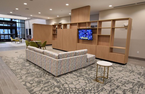 Kansas City Hotel | Holiday Inn Kansas City - Northeast by IHG