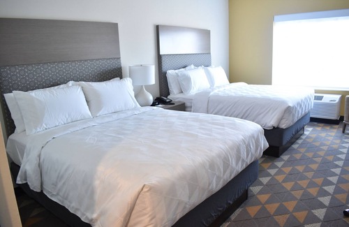 Kansas City Hotel | Holiday Inn Kansas City - Northeast by IHG