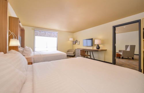 Waldron Hotel | Holiday Inn Kansas City Airport by IHG
