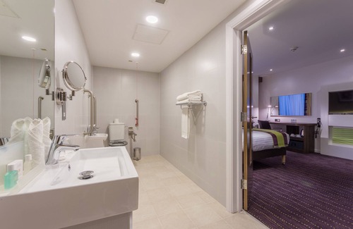 Watford Hotel | Holiday Inn London - Watford Junction by IHG