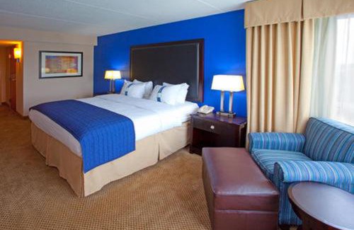 Lakeview Hotel | Holiday Inn Manassas - Battlefield by IHG