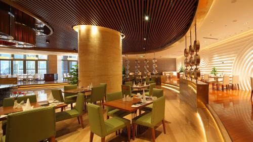 Qinzao Hotel | Holiday Inn Nantong Oasis International by IHG