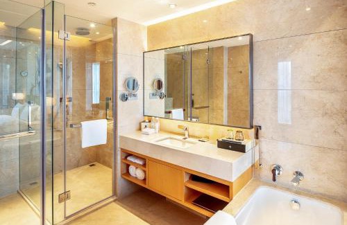Shizhong District Hotel | Holiday Inn Neijiang Riverside by IHG