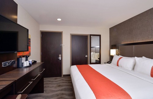 Queens Hotel | Holiday Inn New York JFK Airport Area, an IHG Hotel