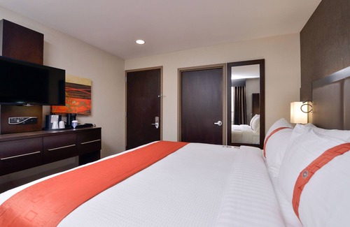 Queens Hotel | Holiday Inn New York JFK Airport Area, an IHG Hotel