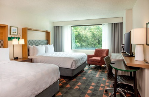 Central Newport News Hotel | Holiday Inn Newport News - Hampton by IHG