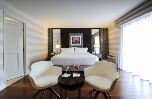 Fallsview Hotel | Holiday Inn Niagara Falls - By The Falls by IHG