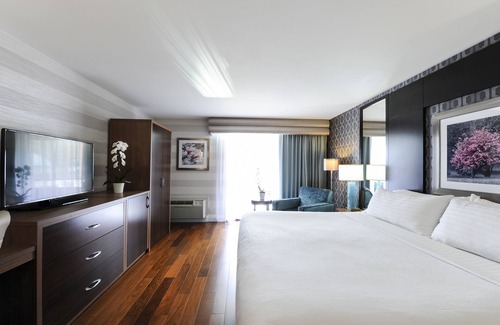 Fallsview Hotel | Holiday Inn Niagara Falls - By The Falls by IHG