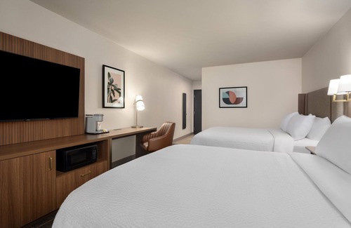 Ontario Hotel | Holiday Inn Ontario by IHG