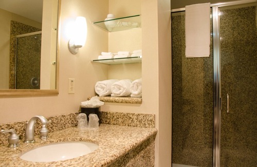 Pewaukee Hotel | Holiday Inn Pewaukee - Milwaukee West by IHG
