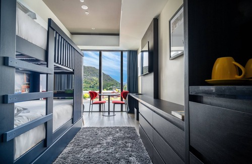 Frankton Hotel | Holiday Inn Queenstown Remarkables Park by IHG