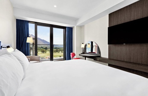 Frankton Hotel | Holiday Inn Queenstown Remarkables Park by IHG