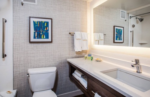 Lake George Hotel | Holiday Inn Resort Lake George - Adirondack Area by IHG