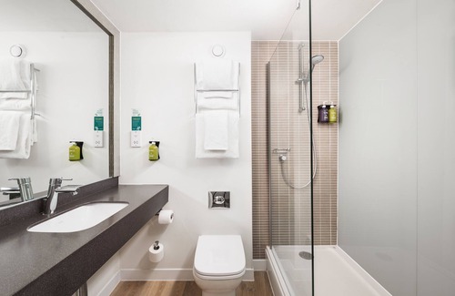 Chatham Hotel | Holiday Inn Rochester Chatham by IHG