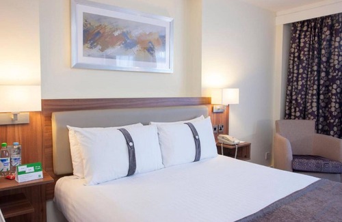 Chatham Hotel | Holiday Inn Rochester Chatham by IHG