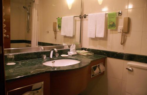 Nanshan Hotel | Holiday Inn Shenzhen Donghua by IHG