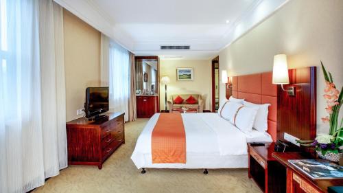 Nanshan Hotel | Holiday Inn Shenzhen Donghua by IHG