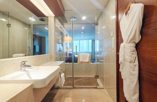 Nanshan Hotel | Holiday Inn Shenzhen Donghua by IHG