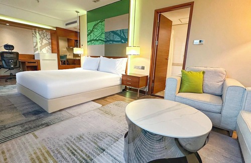 Nanshan Hotel | Holiday Inn Shenzhen Donghua by IHG