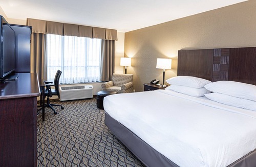 Earth City Hotel | Holiday Inn St. Louis Arpt West-Earth City by IHG