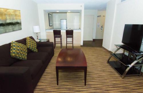 Feather Sound Hotel | Holiday Inn St. Petersburg N - Clearwater by IHG