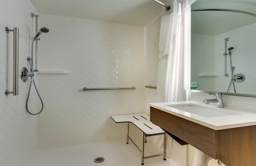 Verona Hotel | Holiday Inn Staunton Conference Center by IHG