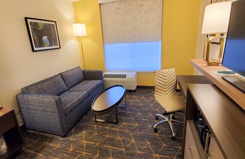 Verona Hotel | Holiday Inn Staunton Conference Center by IHG