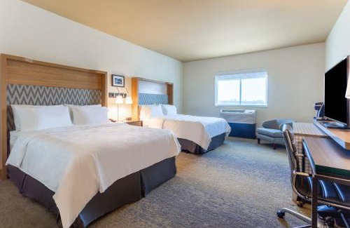 Cedar Falls Hotel | Holiday Inn & Suites Cedar Falls-Waterloo Event Ctr by IHG