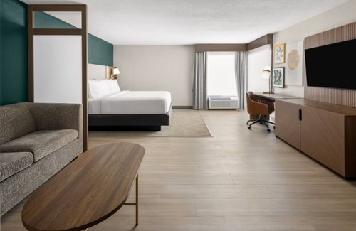 Dentsville Hotel | Holiday Inn & Suites Columbia NE - Ft Jackson Area by IHG
