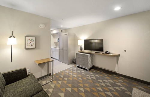 Decatur Hotel | Holiday Inn & Suites Decatur-Forsyth by IHG