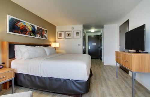 Orange Prairie Hotel | Holiday Inn & Suites Peoria at Grand Prairie by IHG