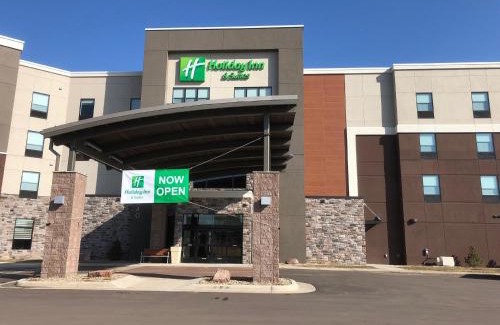 Sioux Falls Hotel | Holiday Inn & Suites Sioux Falls - Airport by IHG