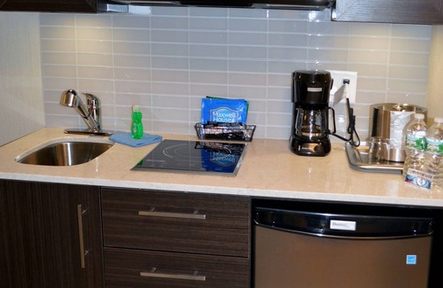 Syracuse Hotel | Holiday Inn & Suites Syracuse Airport - Liverpool by IHG