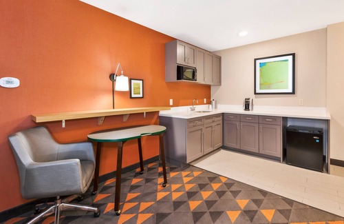 Perrysburg Hotel | Holiday Inn & Suites Toledo Southwest - Perrysburg by IHG