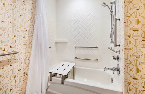 Perrysburg Hotel | Holiday Inn & Suites Toledo Southwest - Perrysburg by IHG