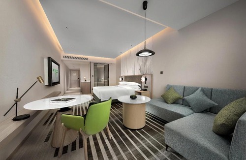 Han Yang Hotel | Holiday Inn & Suites Wuhan International Expo, an IHG Hotel