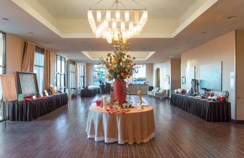 Texarkana Hotel | Holiday Inn Texarkana Arkansas Convention Center by IHG