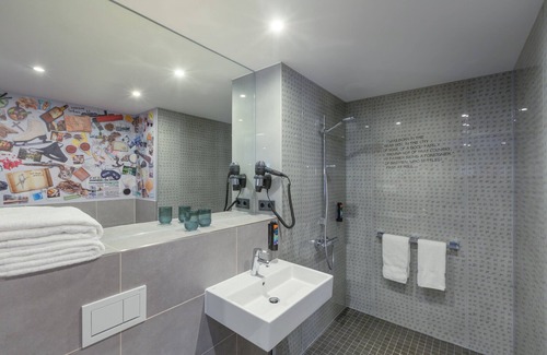 Neuenland Hotel | Holiday Inn - the niu, Crusoe Bremen Airport by IHG