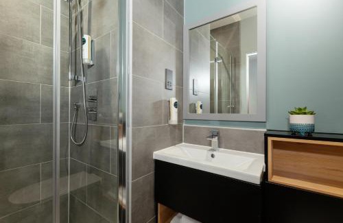 Cheetham Hill Hotel | Holiday Inn - the niu, Loom Manchester North by IHG