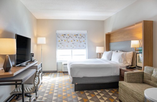 Maumee Hotel | Holiday Inn Toledo-Maumee (I-80/90) by IHG