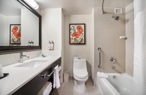 Fairview Hotel | Holiday Inn Vancouver-Centre Broadway by IHG