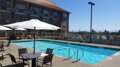 Saanich Hotel | Holiday Inn Victoria - Elk Lake by IHG