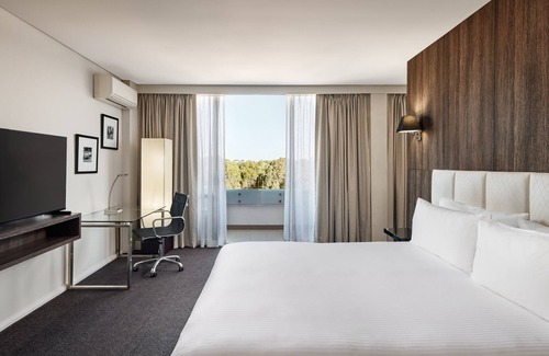 Cabramatta Hotel | Holiday Inn Warwick Farm by IHG