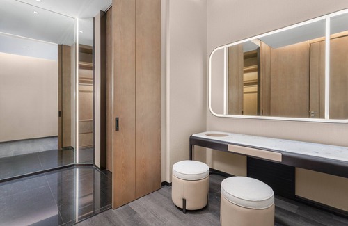 Caidian District Hotel | Holiday Inn Wuhan Houguan Lake by IHG